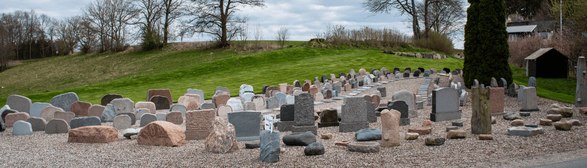 Stenhugger Fyn mange forskellige typer sten til gravsted og personlig gravsted